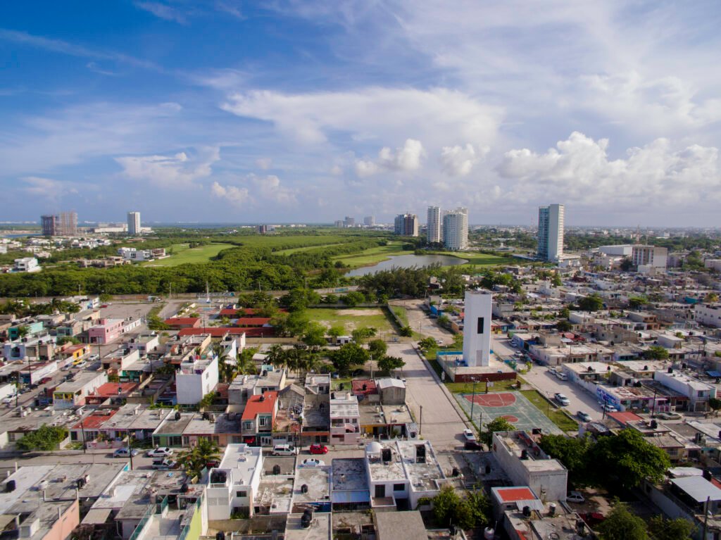 Vista aérea de Cancún – Isla Mujeres, zona del Plan Integral de Movilidad Urbana Sustentable